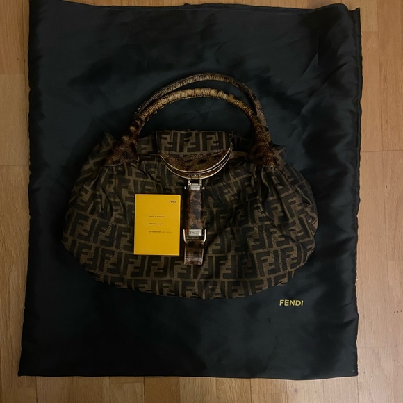 ❤️Fendi Spy Bag ❤️ - Picture 16 of 16